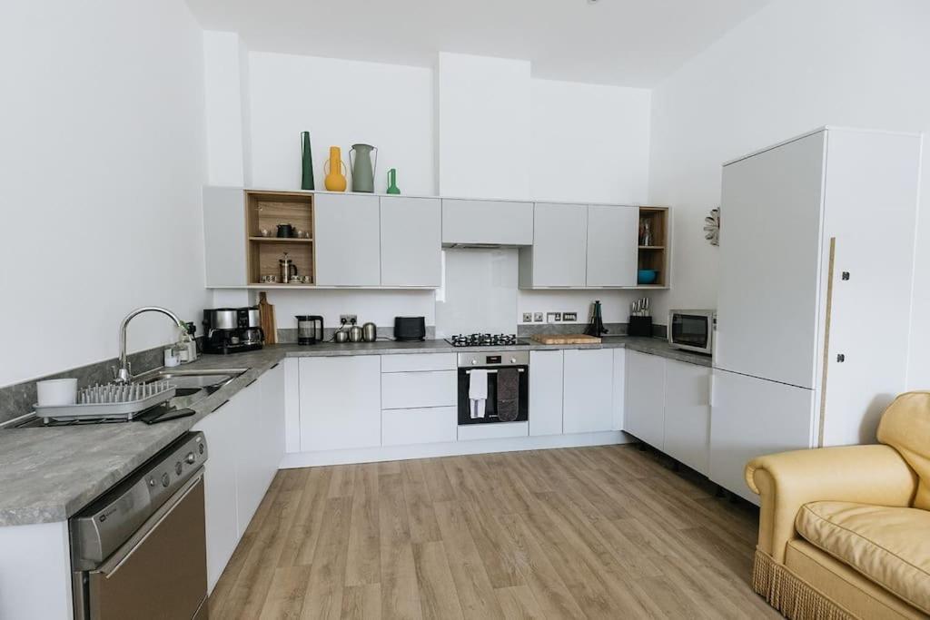 Bobbin Row - Grade 2 Listed Property With A Beautiful Design With Access To Leeds リーズ エクステリア 写真