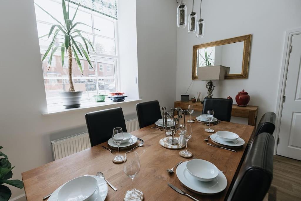 Bobbin Row - Grade 2 Listed Property With A Beautiful Design With Access To Leeds リーズ エクステリア 写真