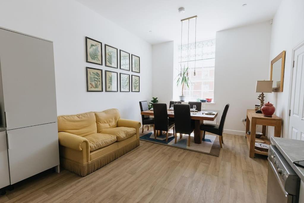 Bobbin Row - Grade 2 Listed Property With A Beautiful Design With Access To Leeds リーズ エクステリア 写真